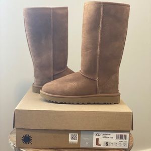UGG Australia classic tall ll Boots new in box !